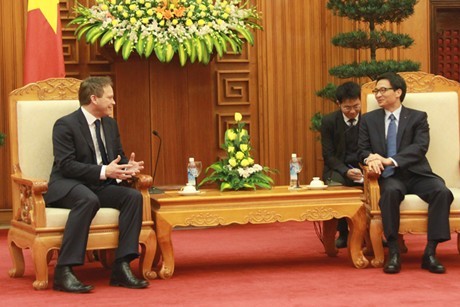 Le secrétaire d’Etat britannique visite le Vietnam  - ảnh 1